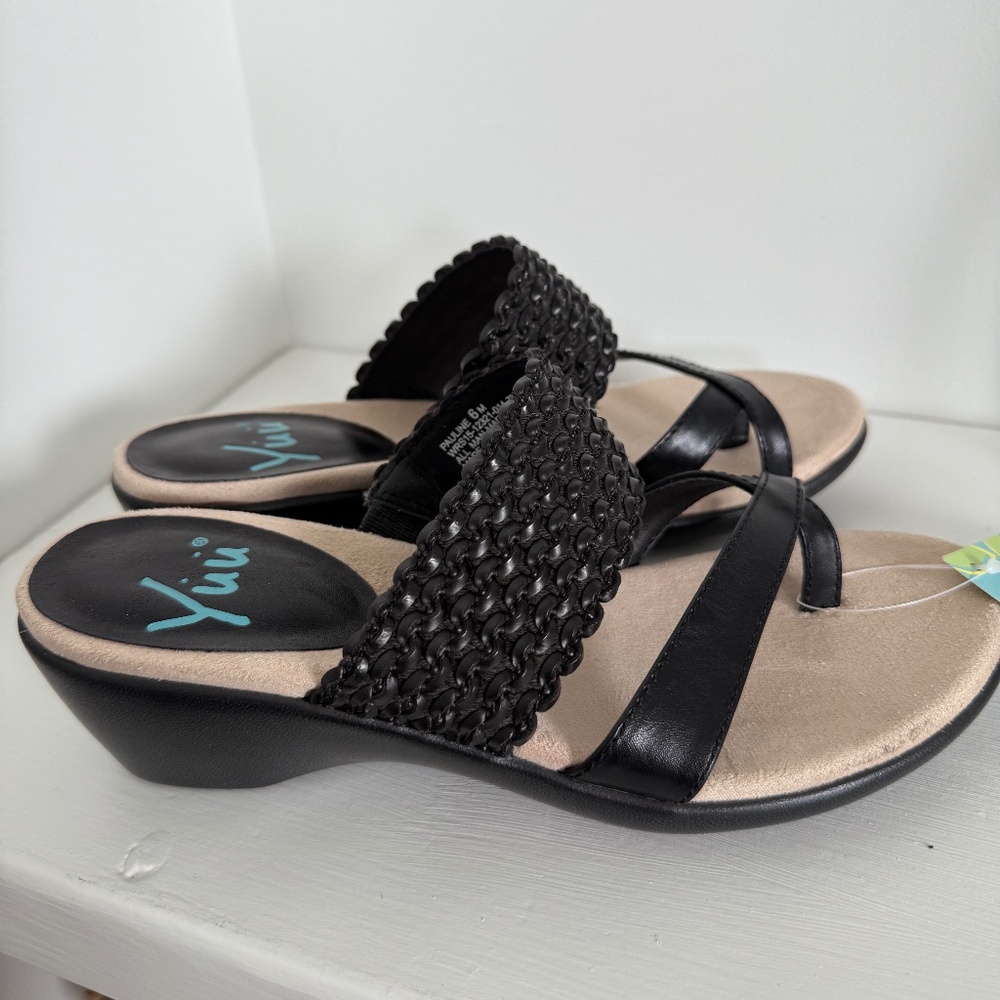 New Women's Yuu Black Sandals